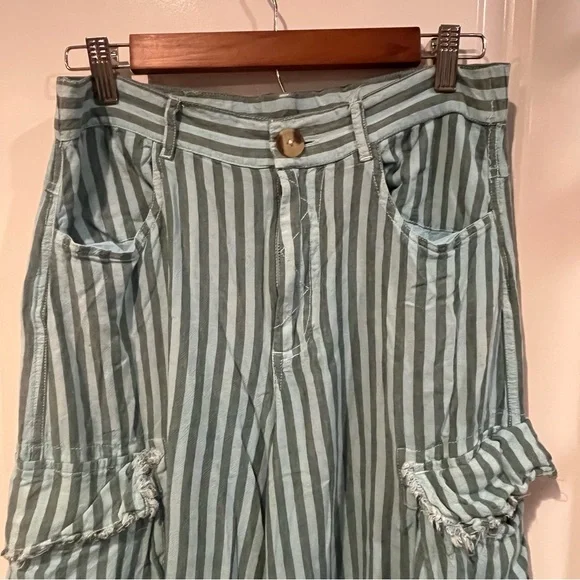 Urban Outfitters Striped Cargo Pants. Women’s size medium - Picture 3 of 7